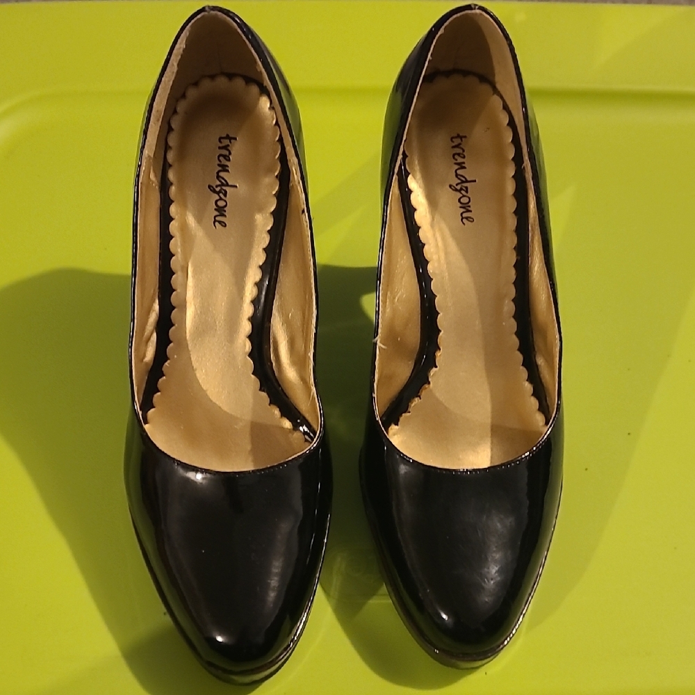 Elegant Black High Heel Pumps